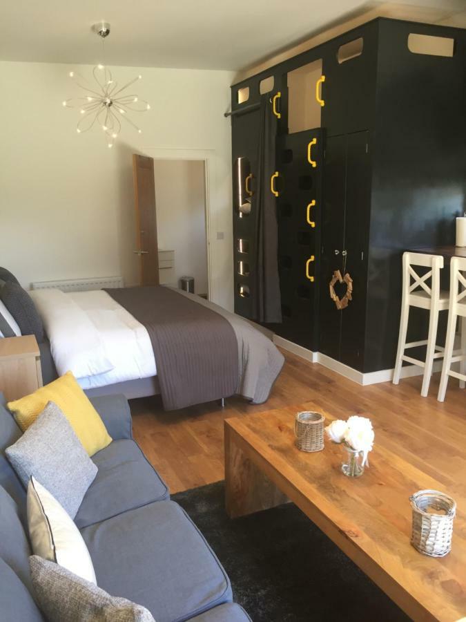 Willow Court Farm Studio South & Petting Farm, 8 Mins From Legoland & Windsor, 15 Mins From Lapland Uk Eksteriør bilde