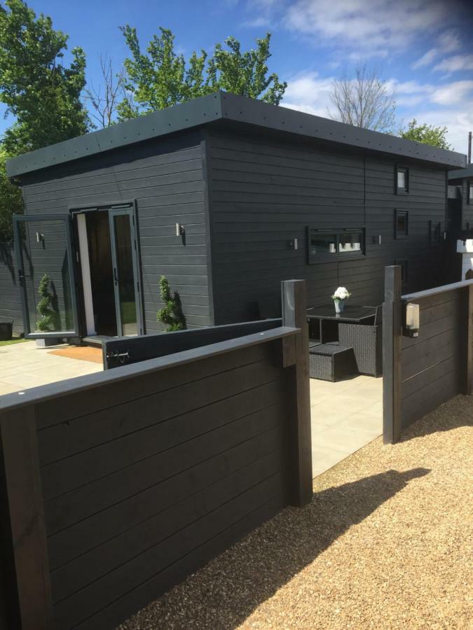 Willow Court Farm Studio South & Petting Farm, 8 Mins From Legoland & Windsor, 15 Mins From Lapland Uk Eksteriør bilde