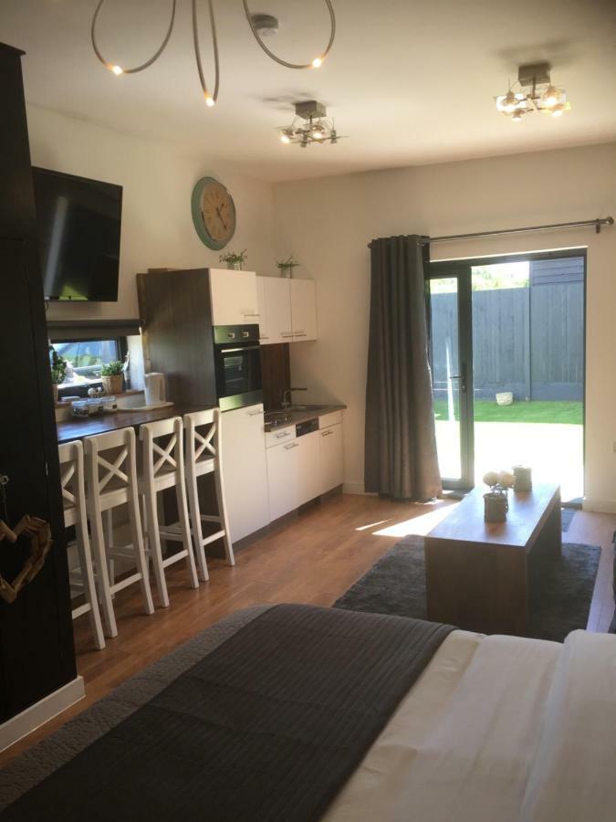 Willow Court Farm Studio South & Petting Farm, 8 Mins From Legoland & Windsor, 15 Mins From Lapland Uk Eksteriør bilde
