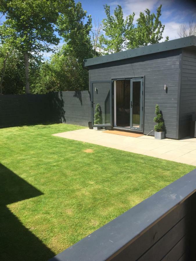 Willow Court Farm Studio South & Petting Farm, 8 Mins From Legoland & Windsor, 15 Mins From Lapland Uk Eksteriør bilde